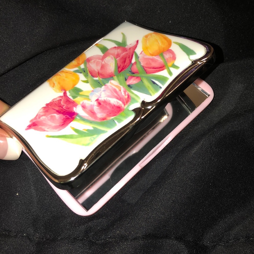 Compact mirror